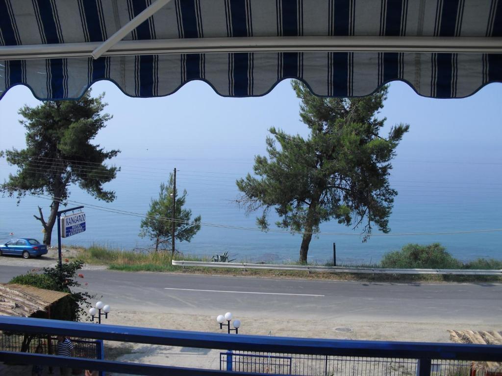 Kangaroo Hotel Mola Kalyva Cameră foto