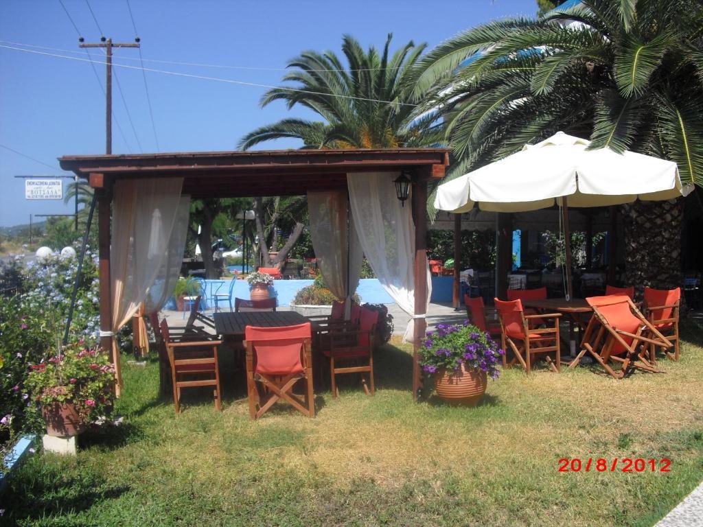 Kangaroo Hotel Mola Kalyva Exterior foto