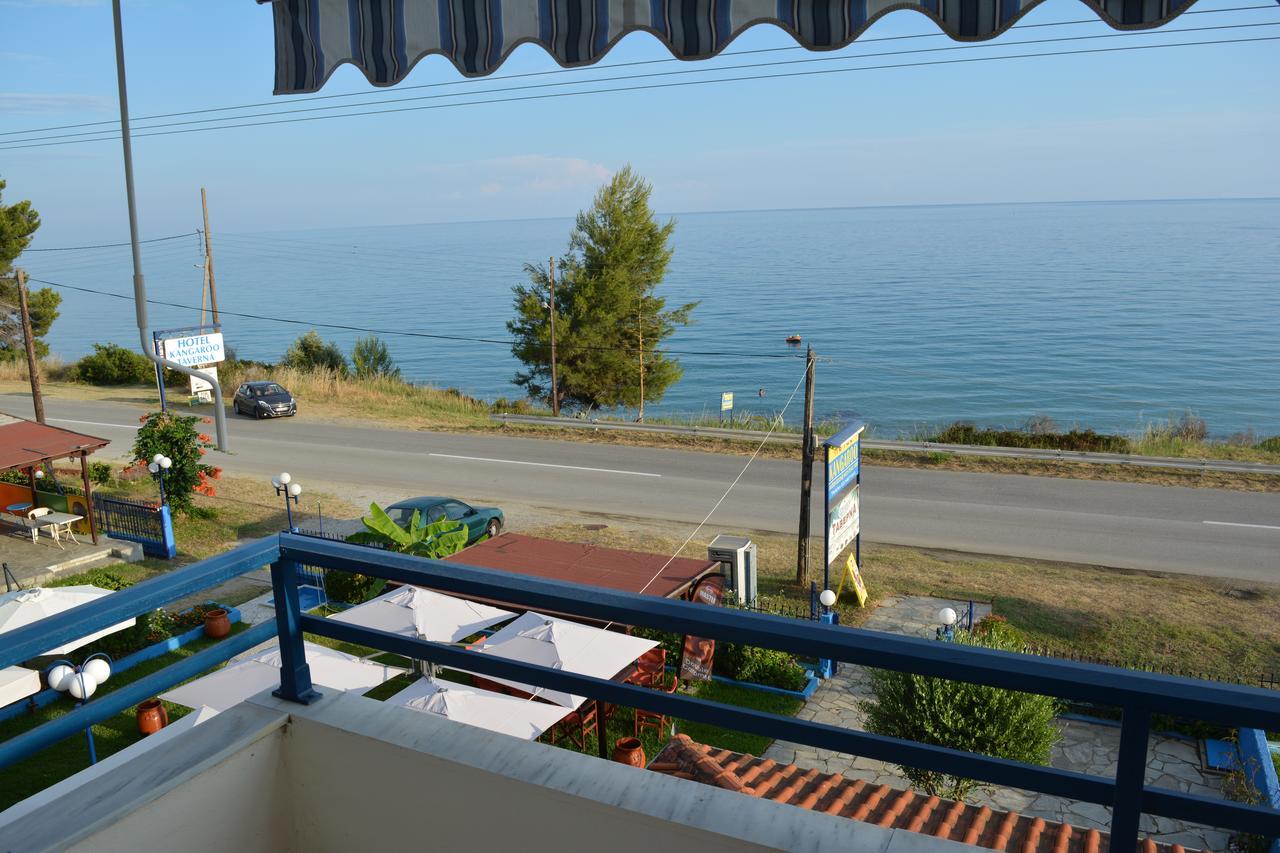 Kangaroo Hotel Mola Kalyva Exterior foto