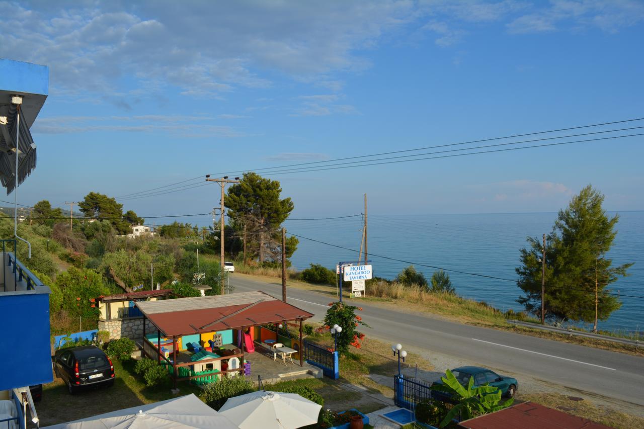 Kangaroo Hotel Mola Kalyva Exterior foto