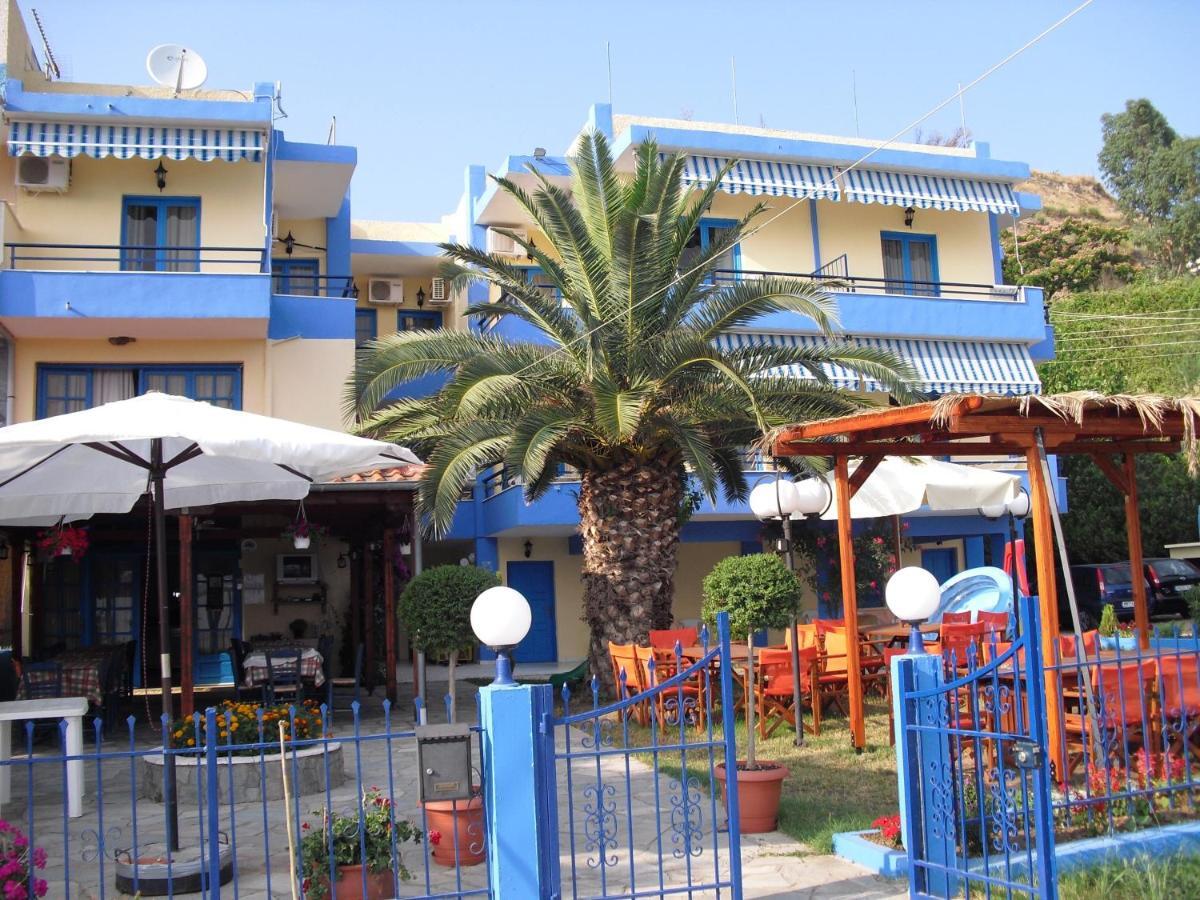 Kangaroo Hotel Mola Kalyva Exterior foto